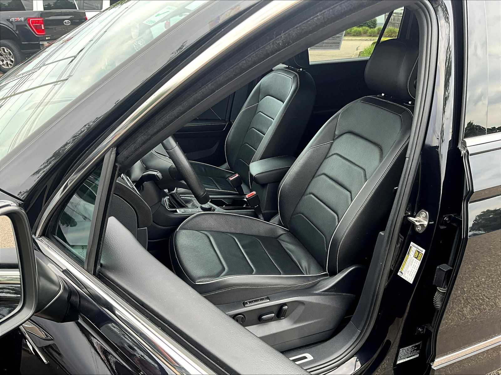 2022 Volkswagen Tiguan SEL Premium R-Line photo 9