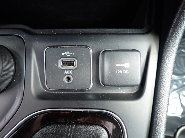 2020 Jeep Cherokee Altitude photo 14