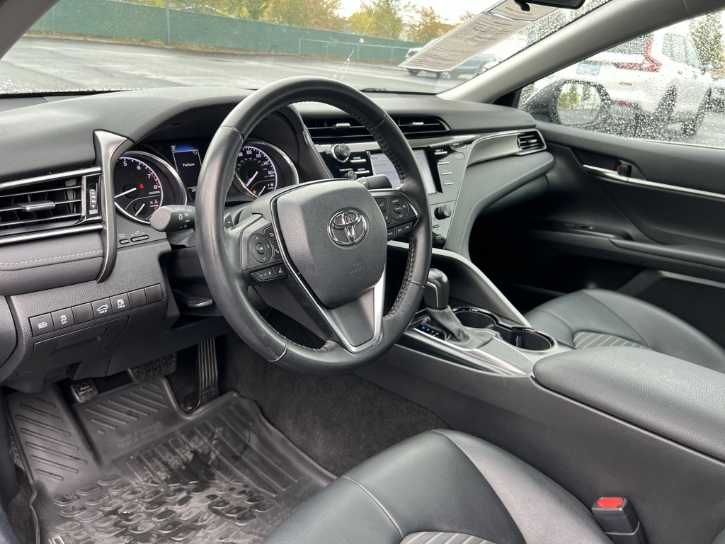 2020 Toyota Camry SE photo 14