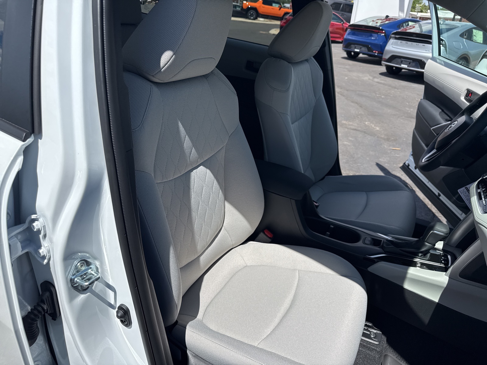 2025 Toyota Corolla Cross LE photo 36