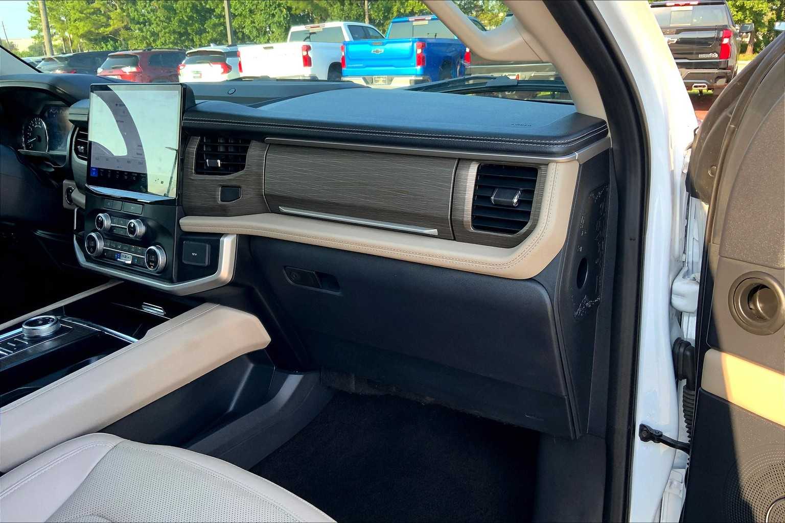 2023 Ford Expedition MAX Limited photo 17