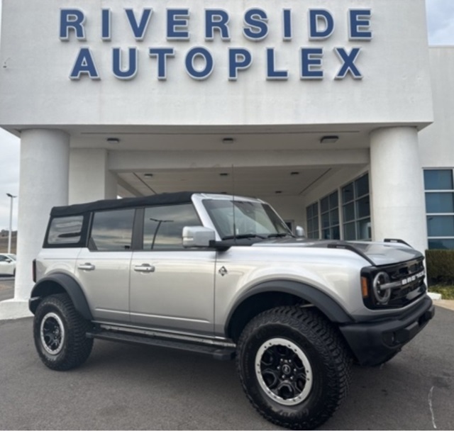 2022 Ford Bronco 4-Door Outer Banks's photo