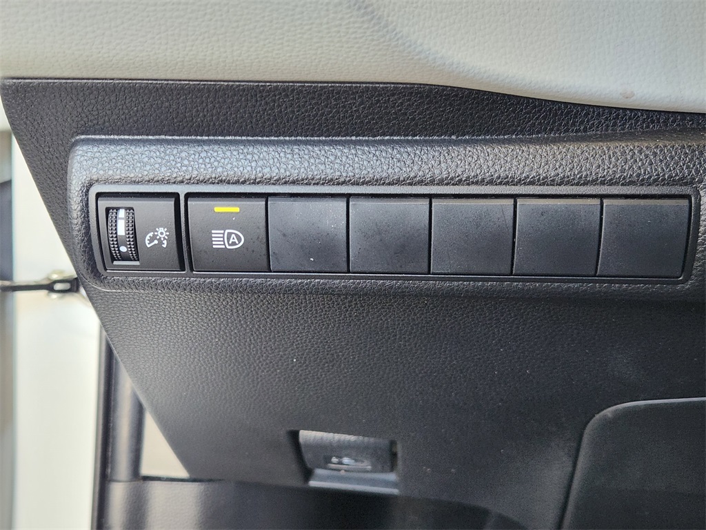 2019 Toyota Corolla XSE photo 17