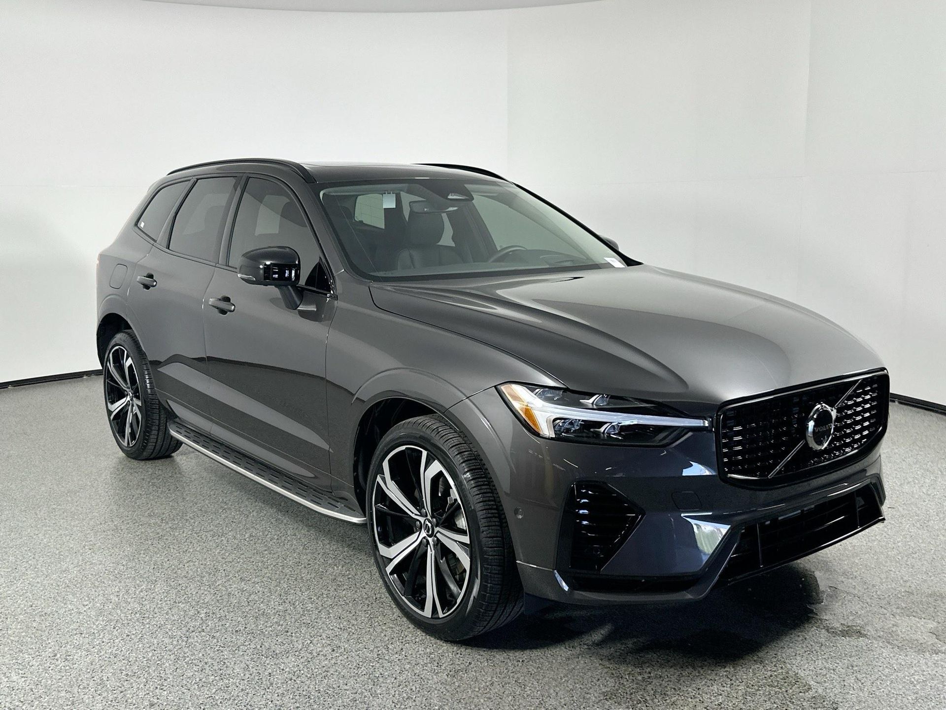 2025 Volvo XC60 Hybrid T8 photo 3