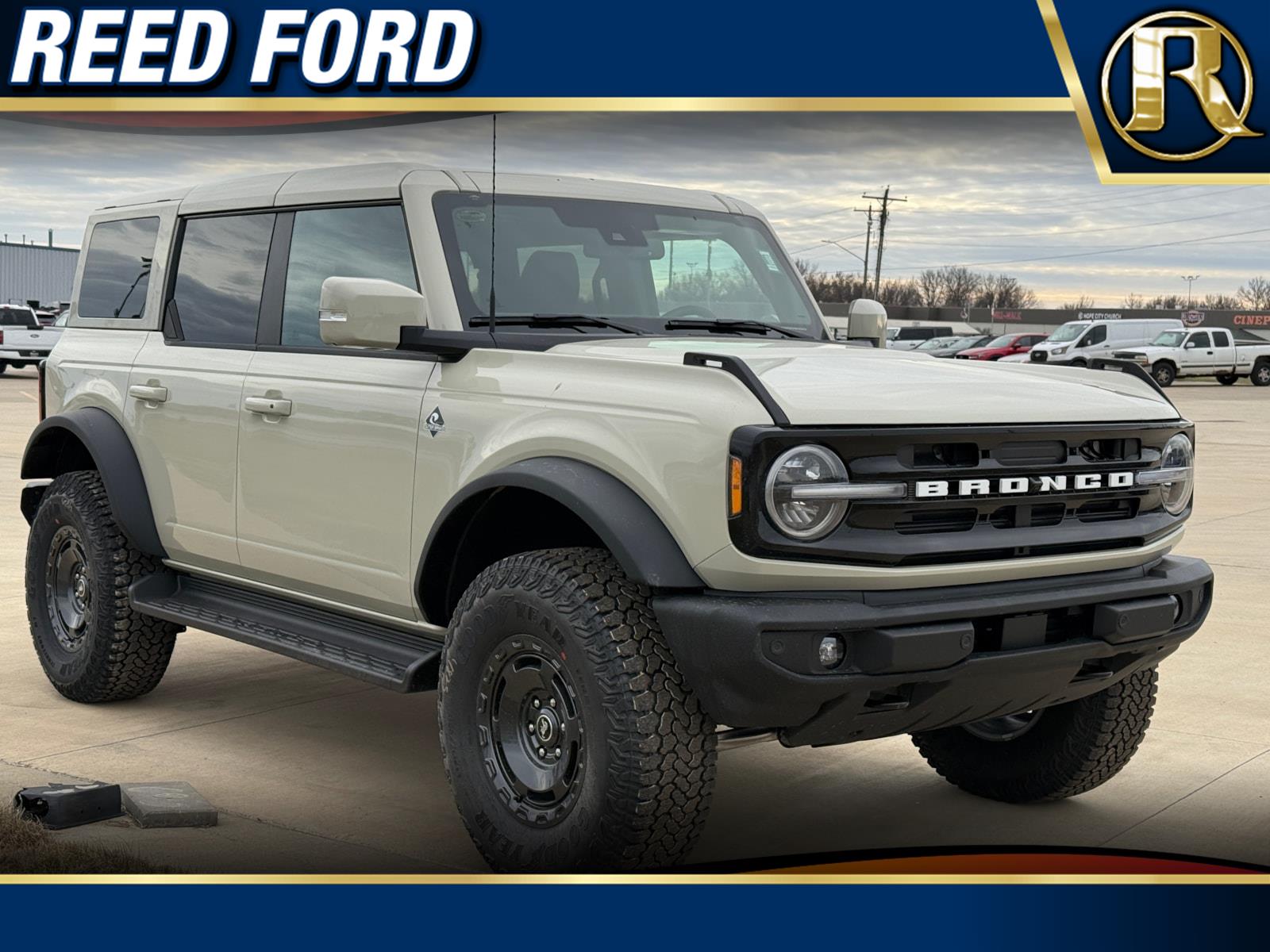 2025 Ford Bronco 4-Door Outer Banks's photo