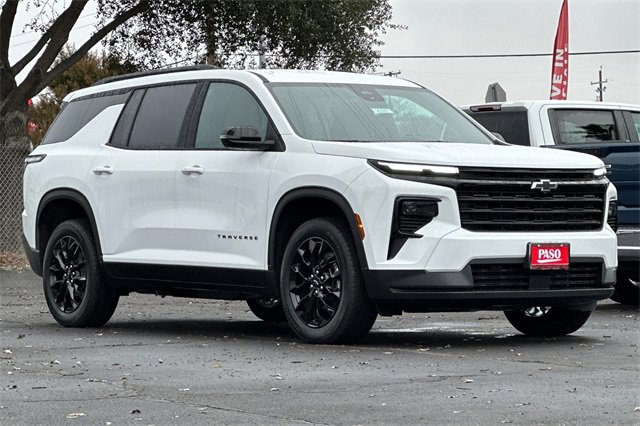 2026 Chevrolet Traverse photo 2