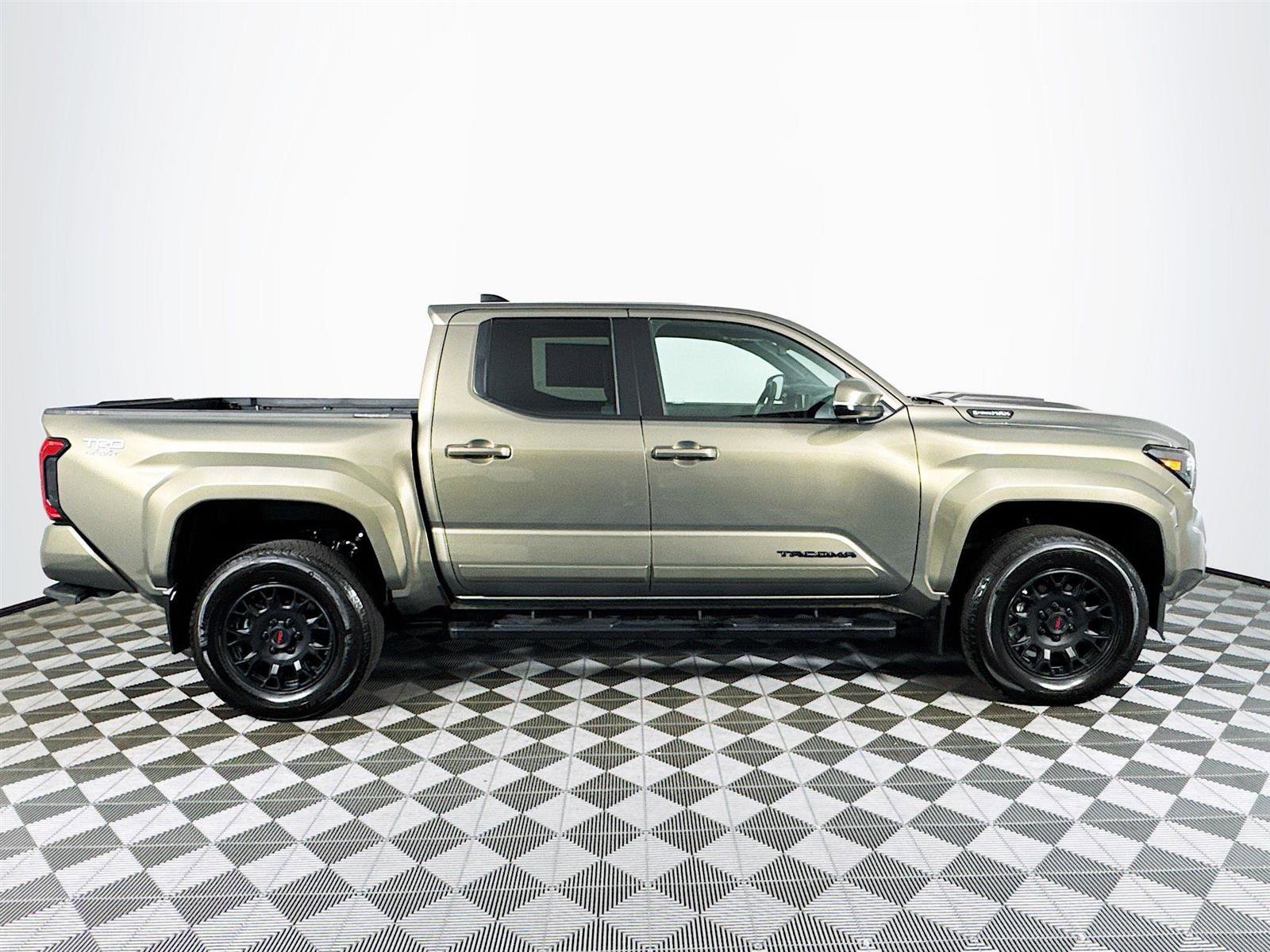 2024 Toyota Tacoma TRD Sport Double Cab photo 3