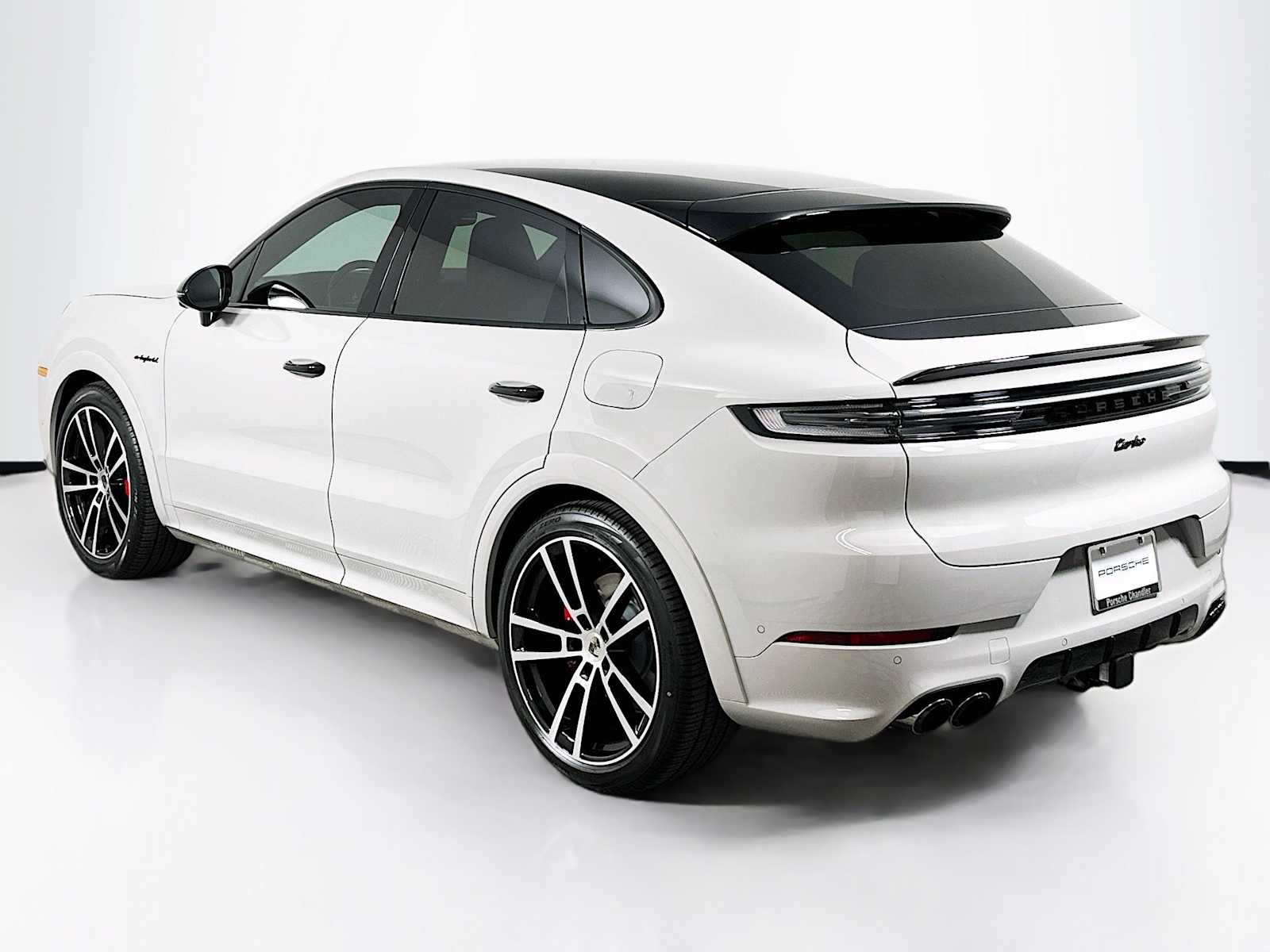 2025 Porsche Cayenne Turbo E-Hybrid Coupe photo 3