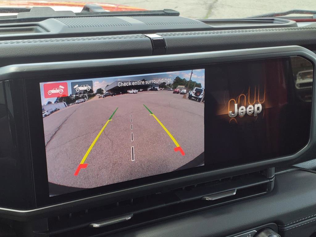 2024 Jeep Wrangler Sahara photo 4