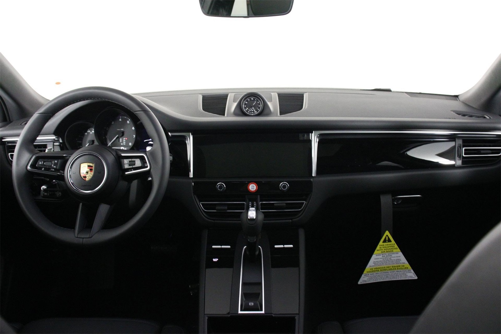 2025 Porsche Macan T photo 11