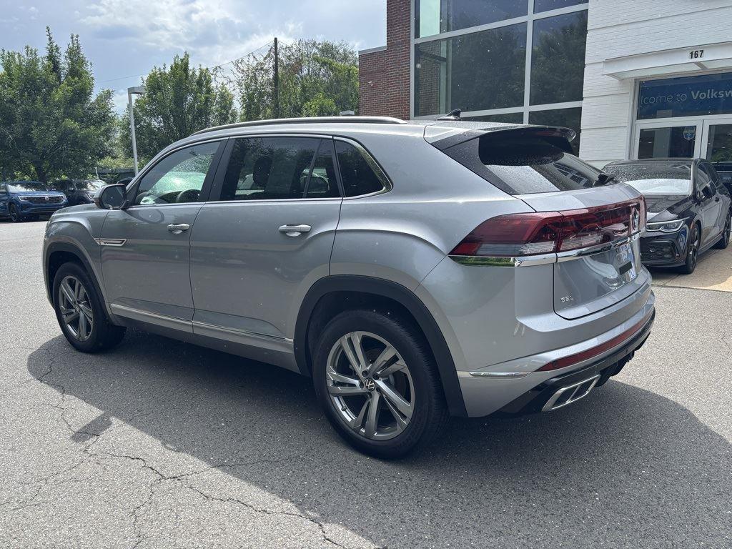 2024 Volkswagen Atlas Cross Sport SEL R-Line photo 2