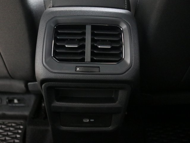 2025 Volkswagen Taos SE photo 25
