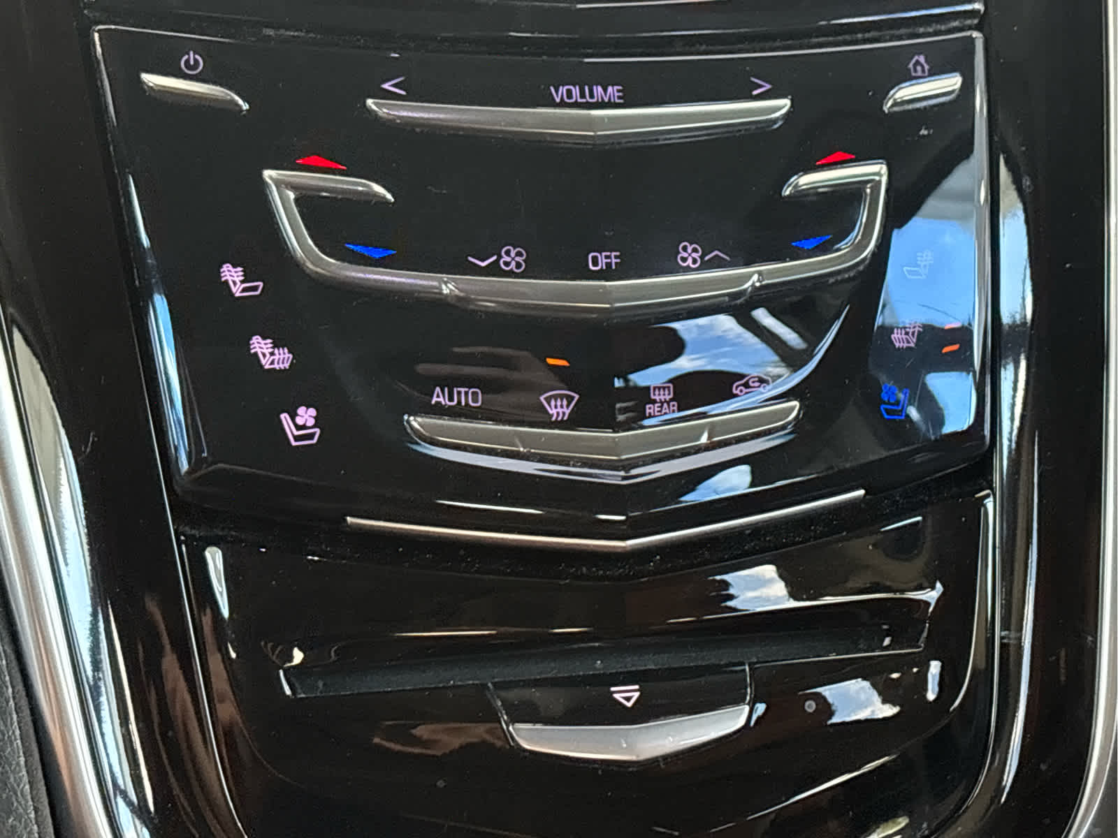 2018 Cadillac Escalade Premium Luxury photo 20