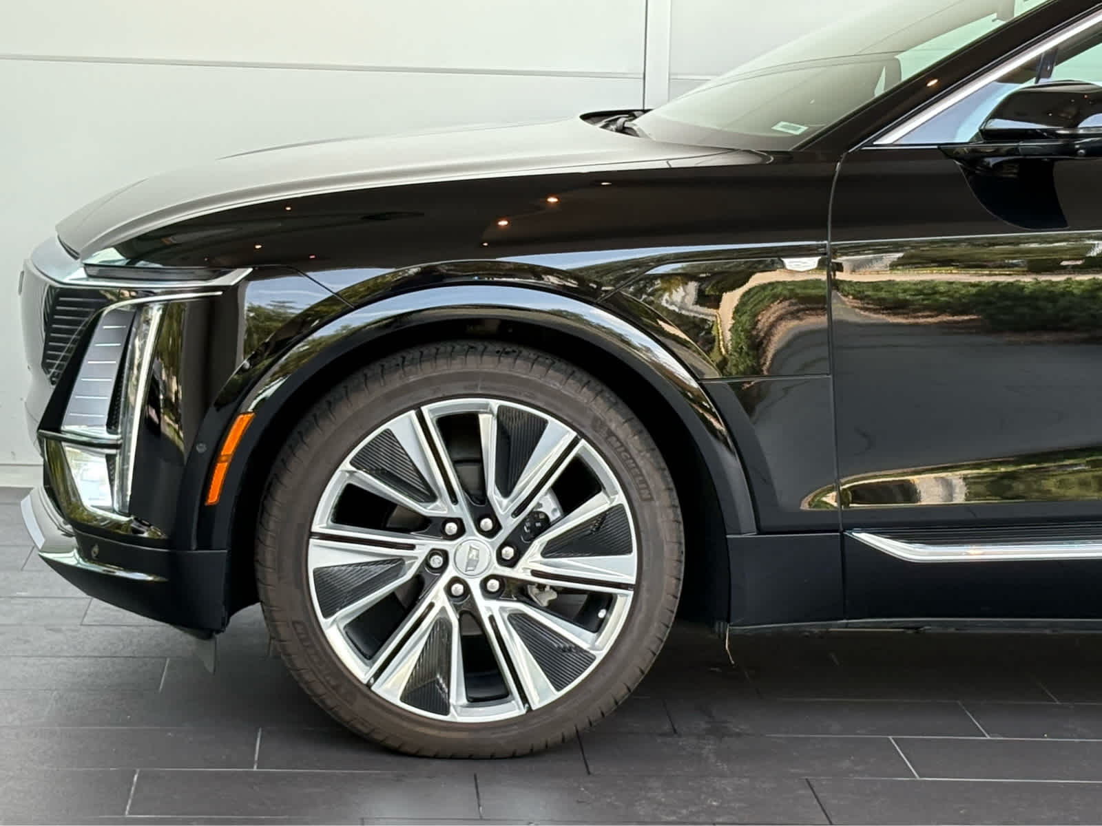 2024 Cadillac Lyriq Luxury photo 5