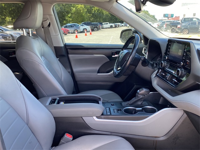 2021 Toyota Highlander XLE photo 8