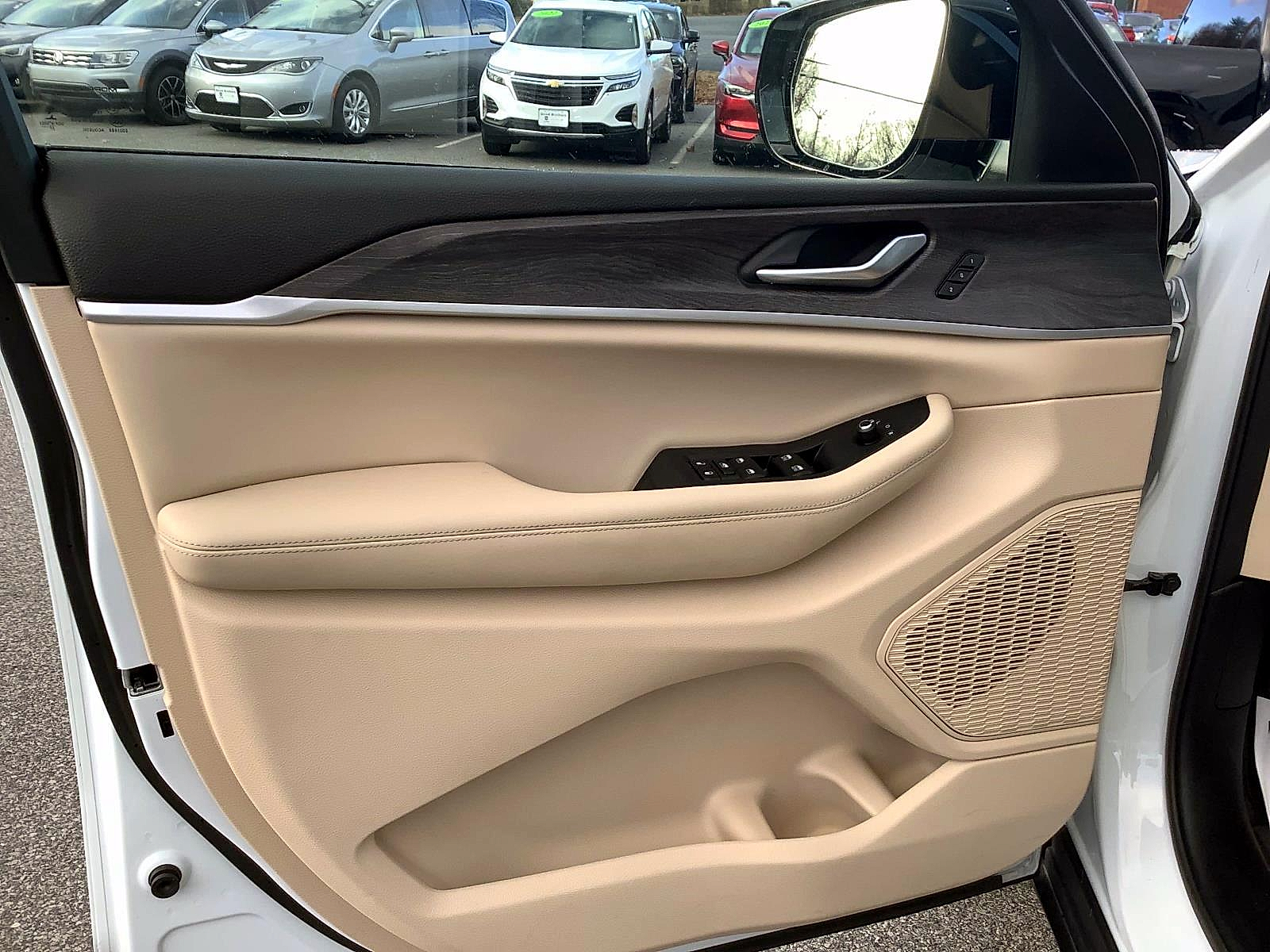 2023 Jeep Grand Cherokee Limited photo 3