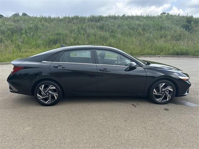 2025 Hyundai Elantra Hybrid Limited photo 5