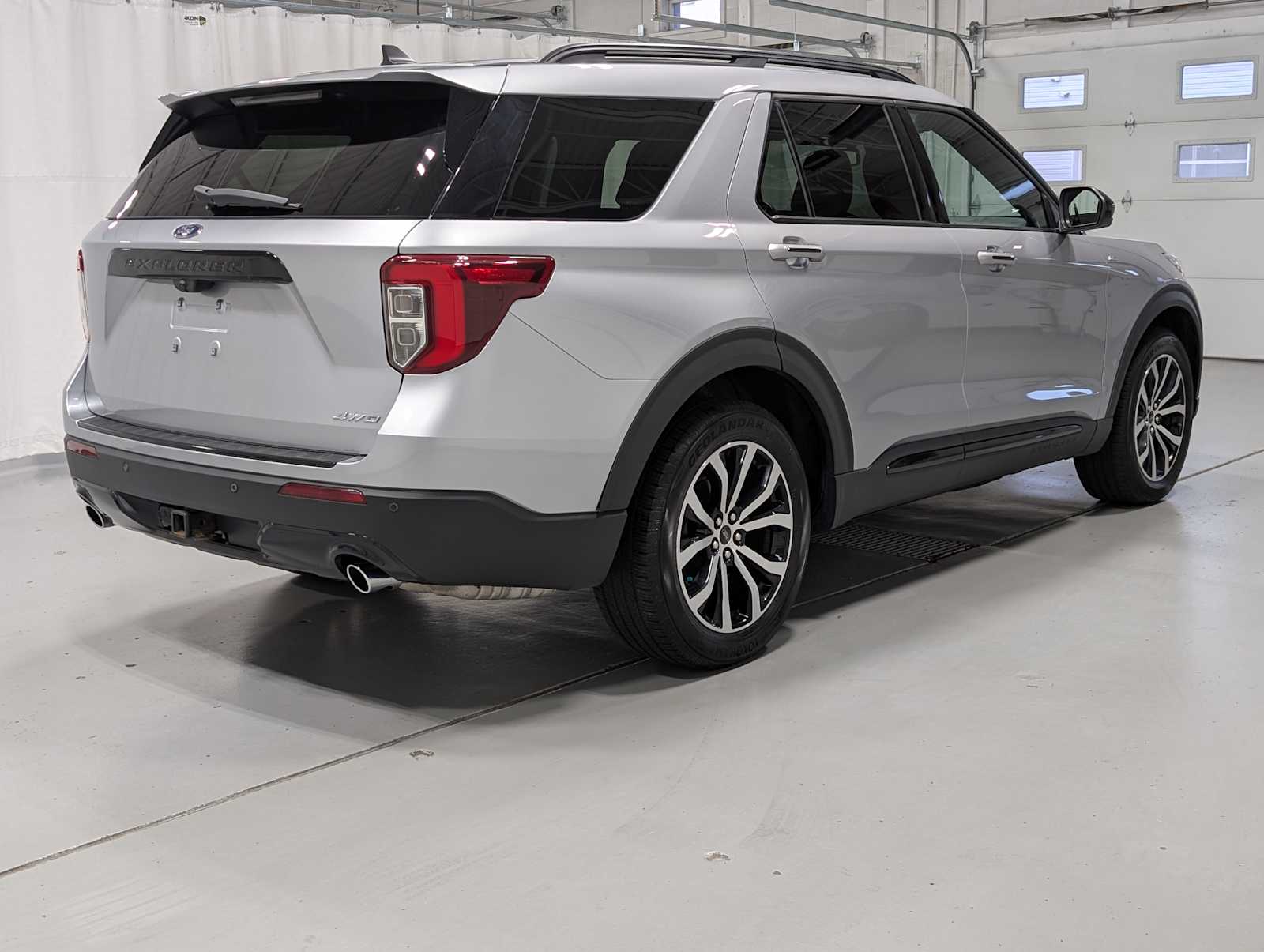 2022 Ford Explorer ST-Line photo 7
