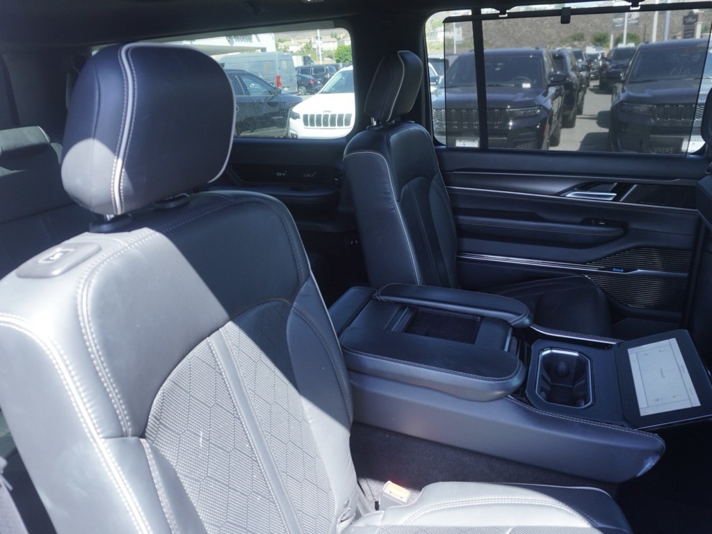2024 Jeep Grand Wagoneer L II Obsidian photo 24
