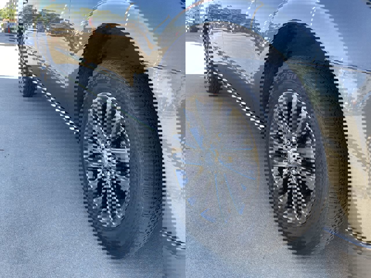 2020 Ford Expedition MAX Limited photo 2