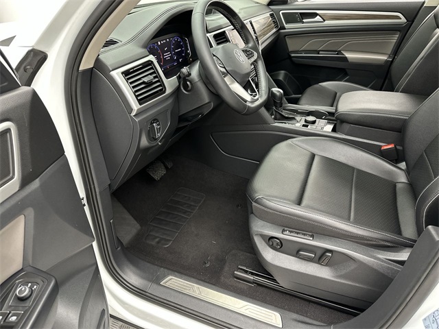 2021 Volkswagen Atlas SEL photo 3