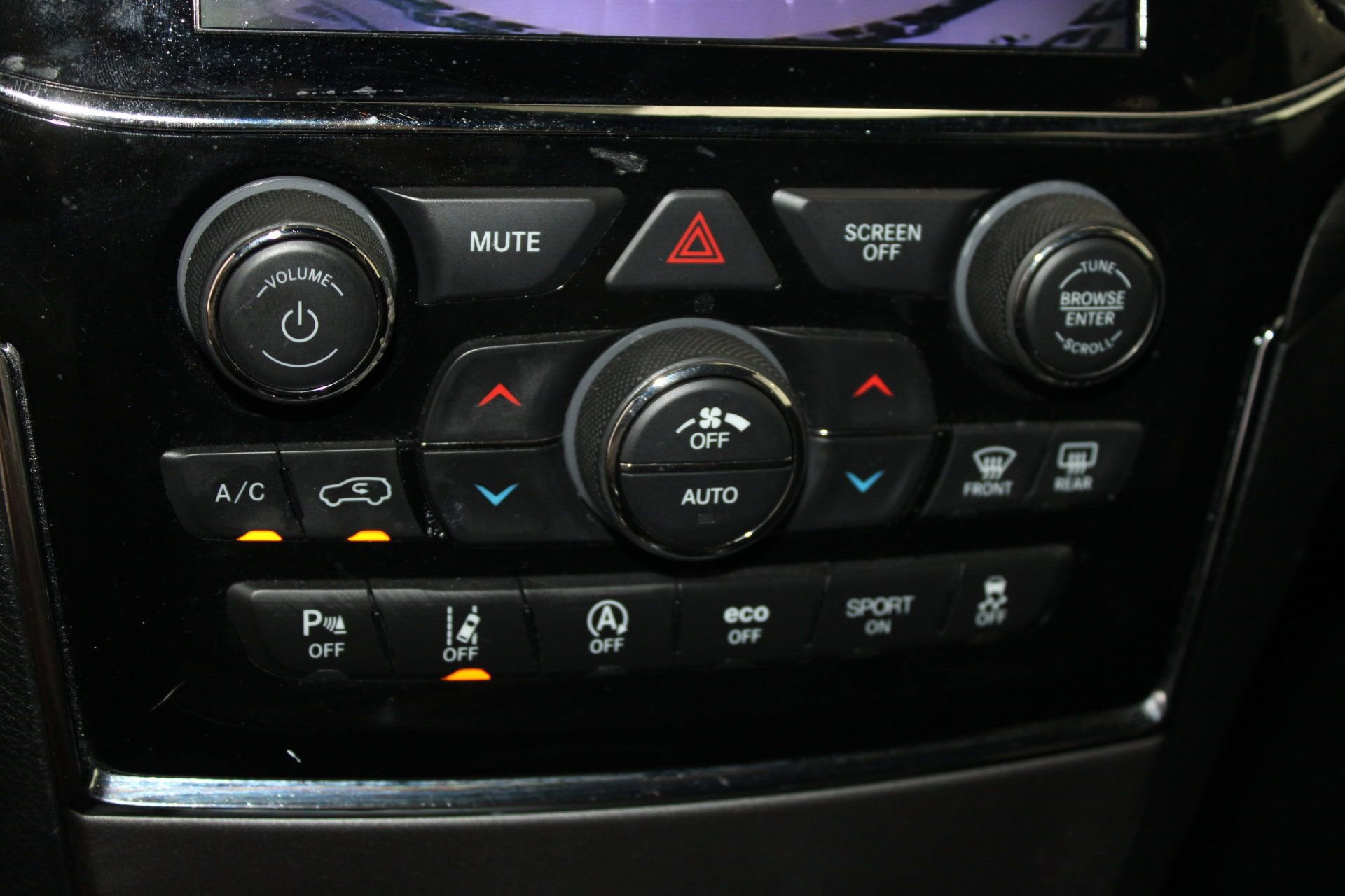 2020 Jeep Grand Cherokee Laredo photo 12