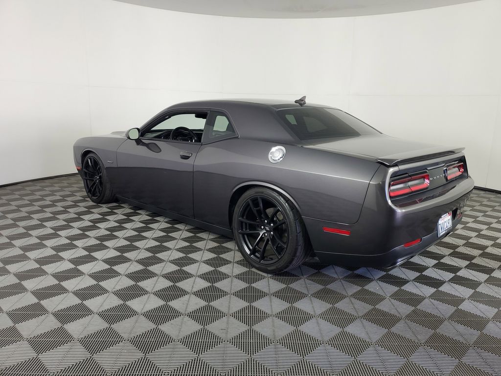 2016 Dodge Challenger SXT Plus photo 5