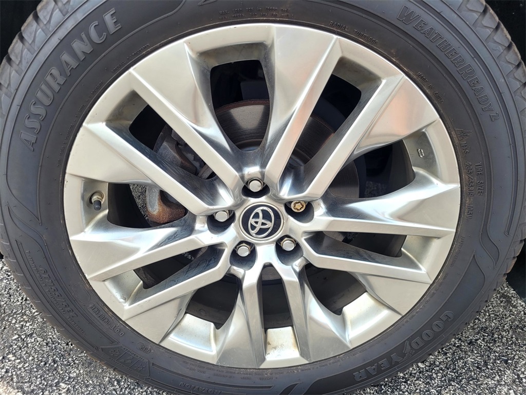 2019 Toyota RAV4 Limited photo 10