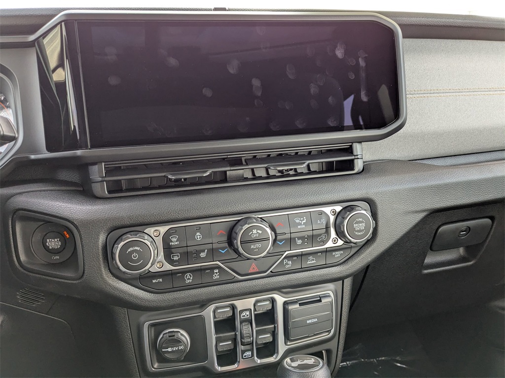 2025 Jeep Wrangler photo 15