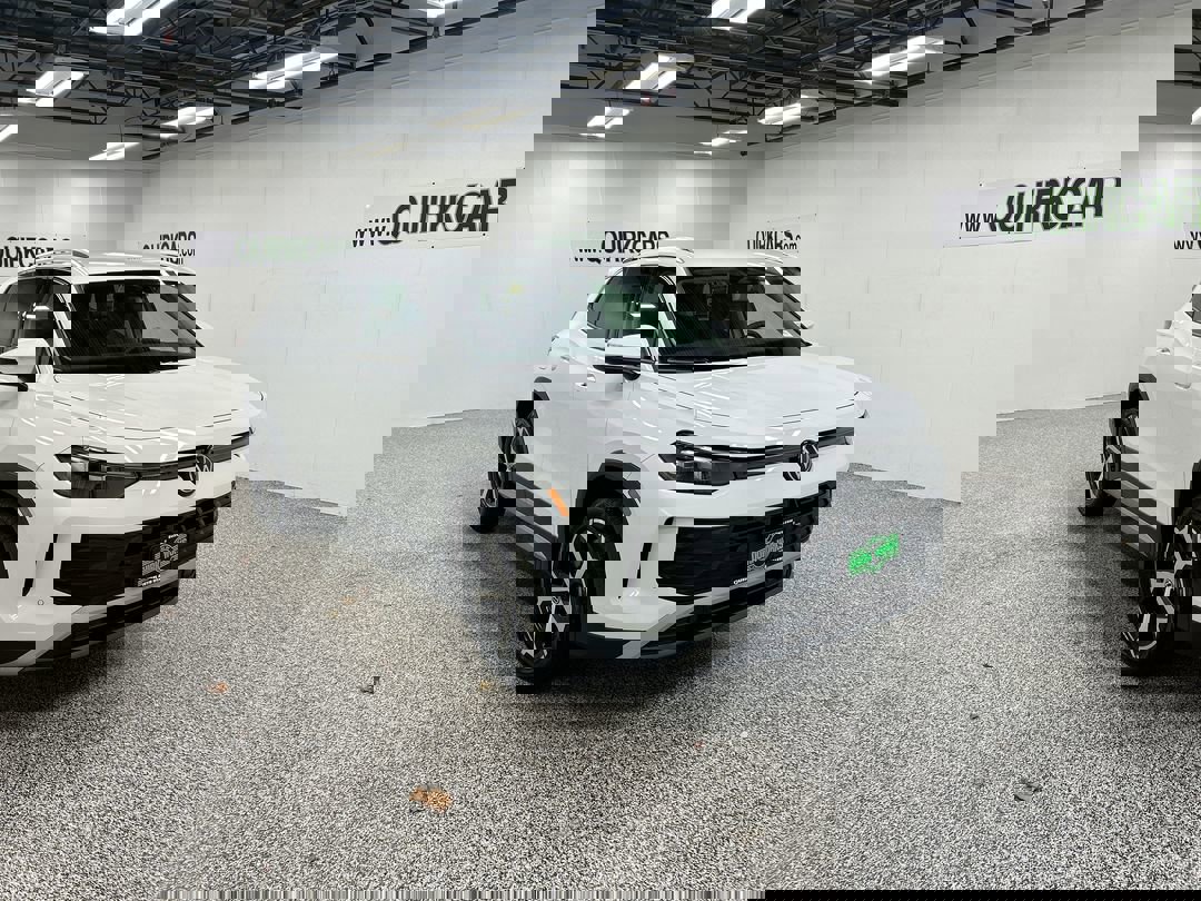 2025 Volkswagen Tiguan SE's photo