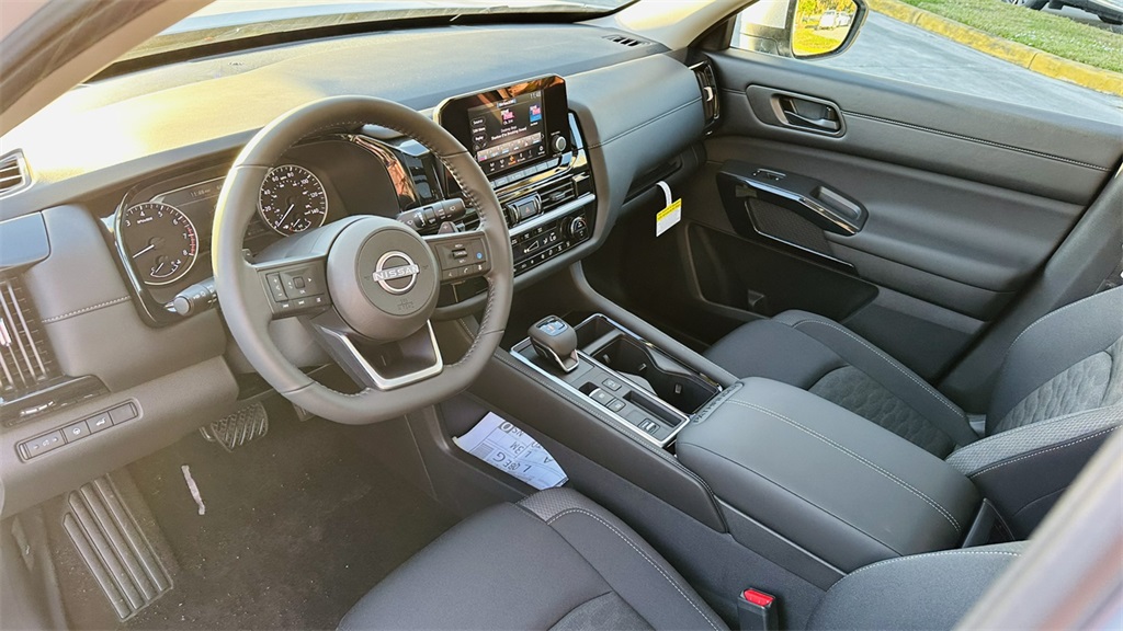 2025 Nissan Pathfinder SV photo 9