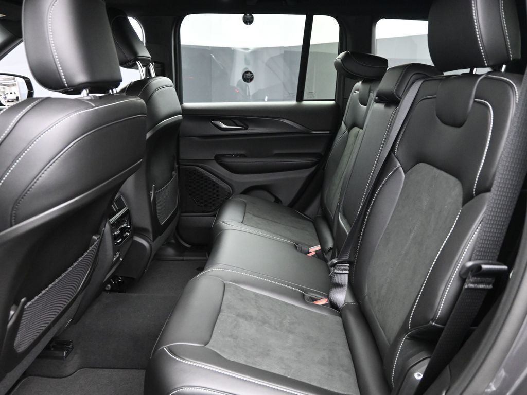 2025 Jeep Grand Cherokee Altitude X photo 8
