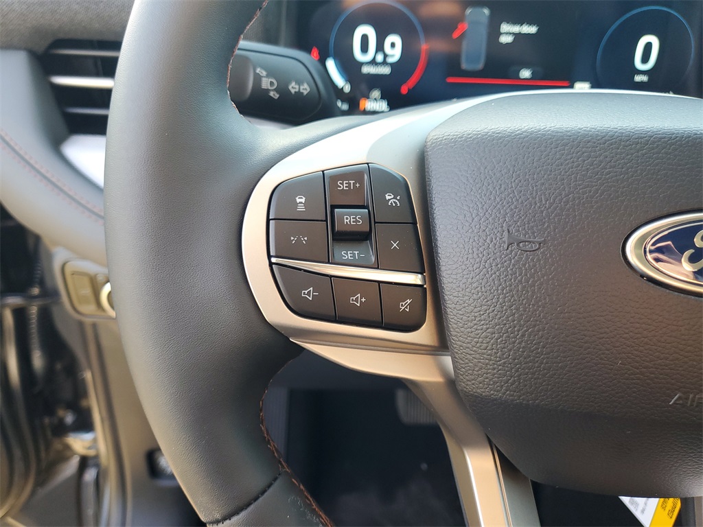 2025 Ford Explorer photo 11