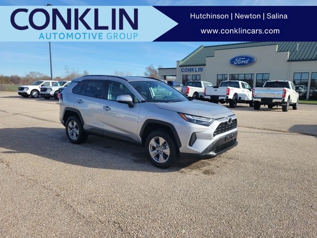 2024 Toyota RAV4 XLE's photo