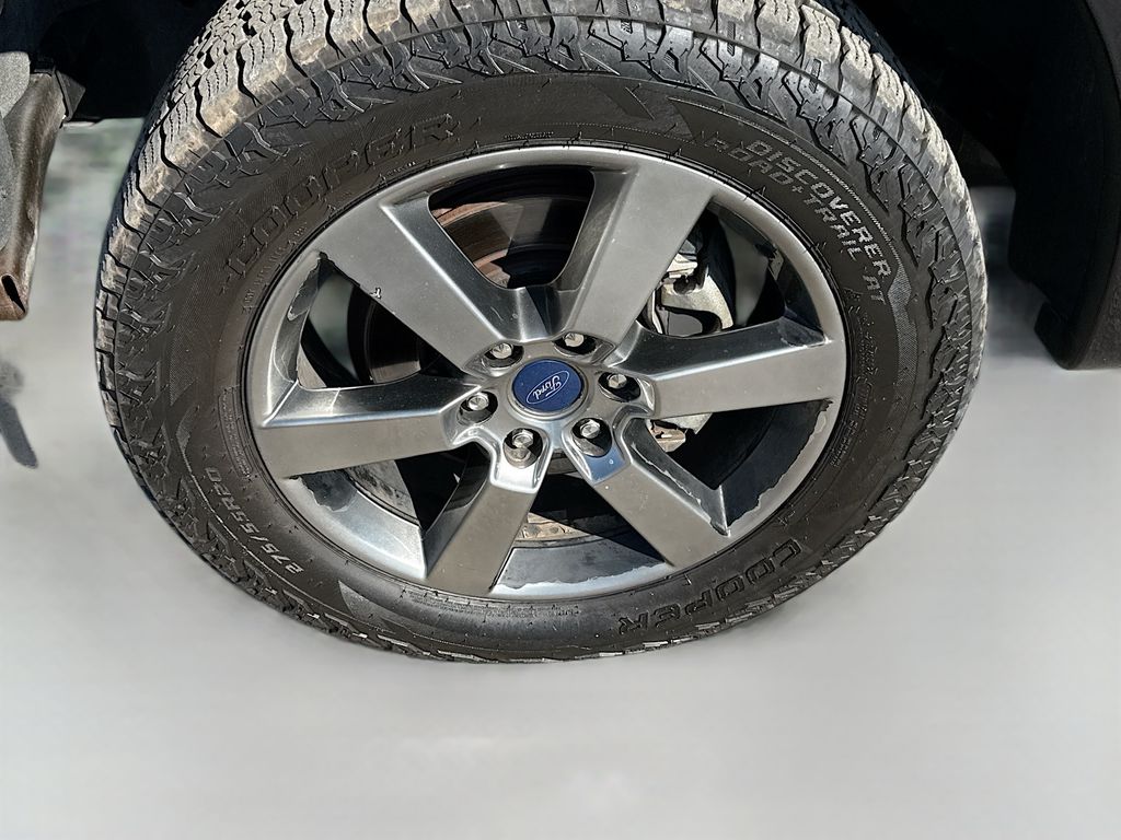 2017 Ford F-150 Lariat photo 27