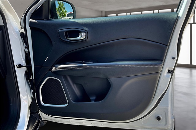 2020 Jeep Compass Latitude photo 24