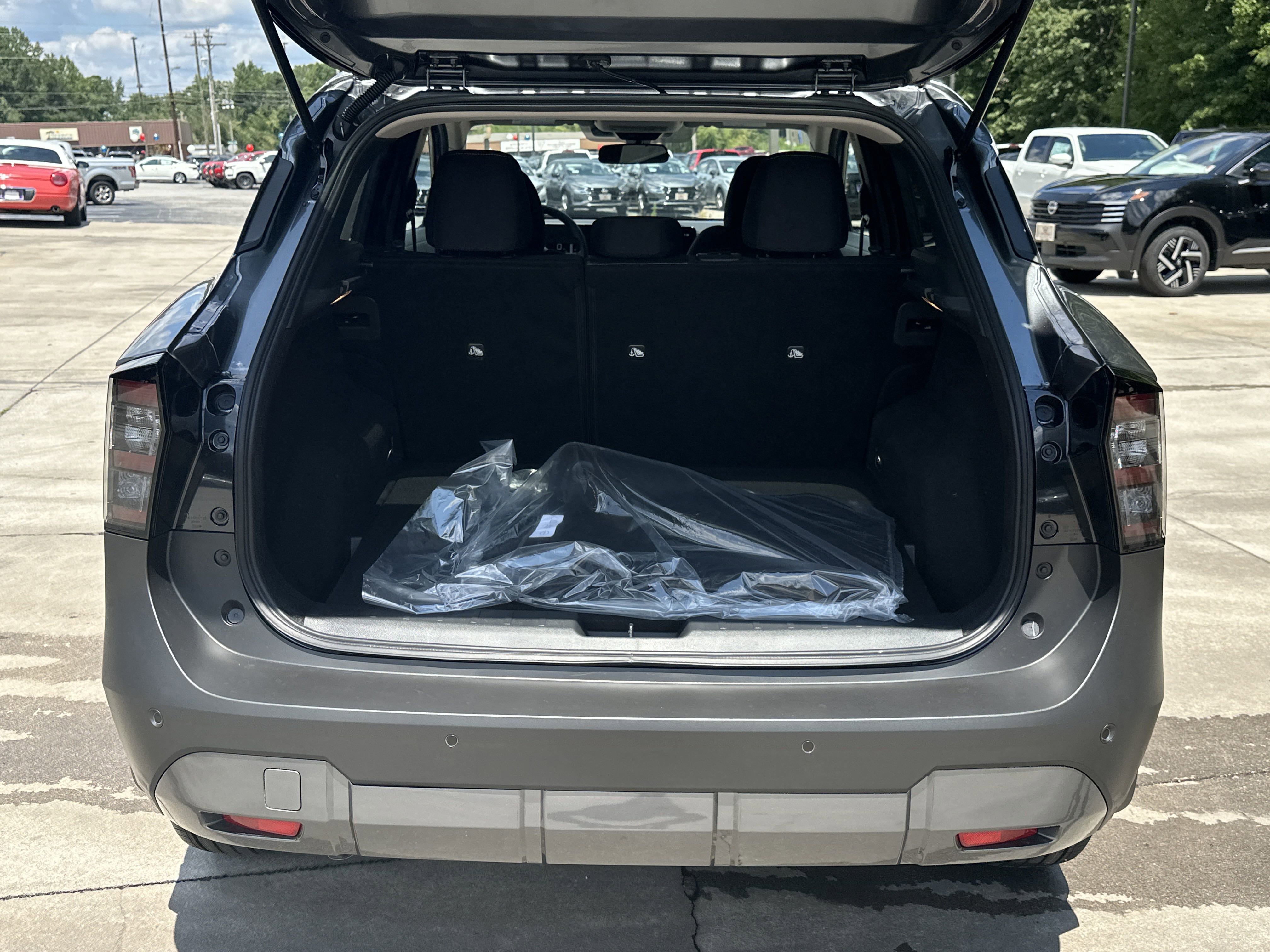 2025 Nissan Kicks SV photo 4