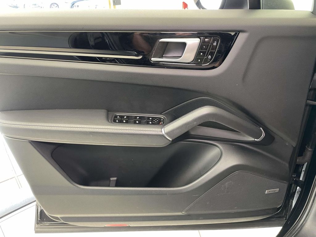 2020 Porsche Cayenne Base photo 32