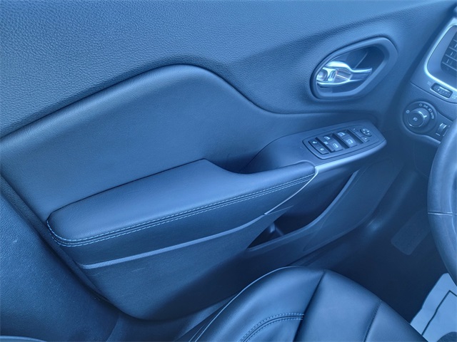 2020 Jeep Cherokee Latitude photo 29
