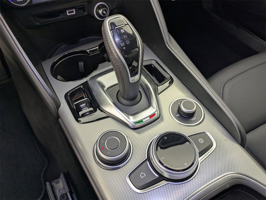 2025 Alfa Romeo Giulia Base photo 23