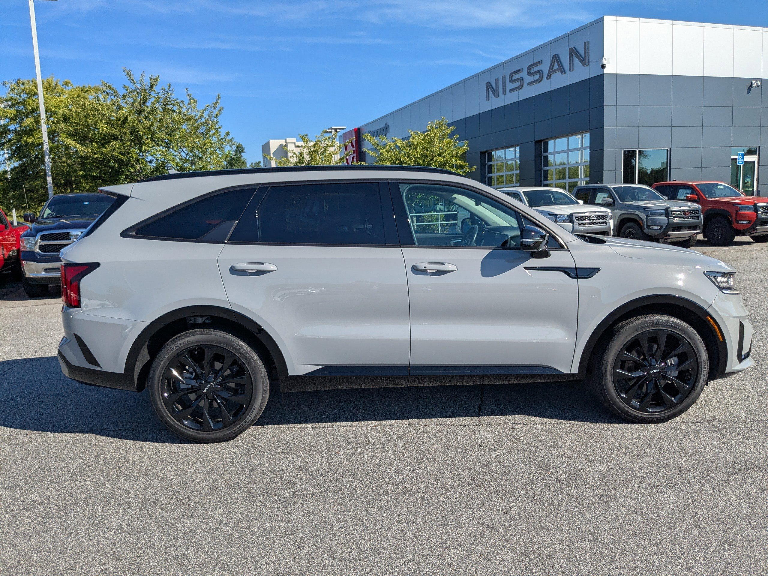 2023 Kia Sorento SX photo 2