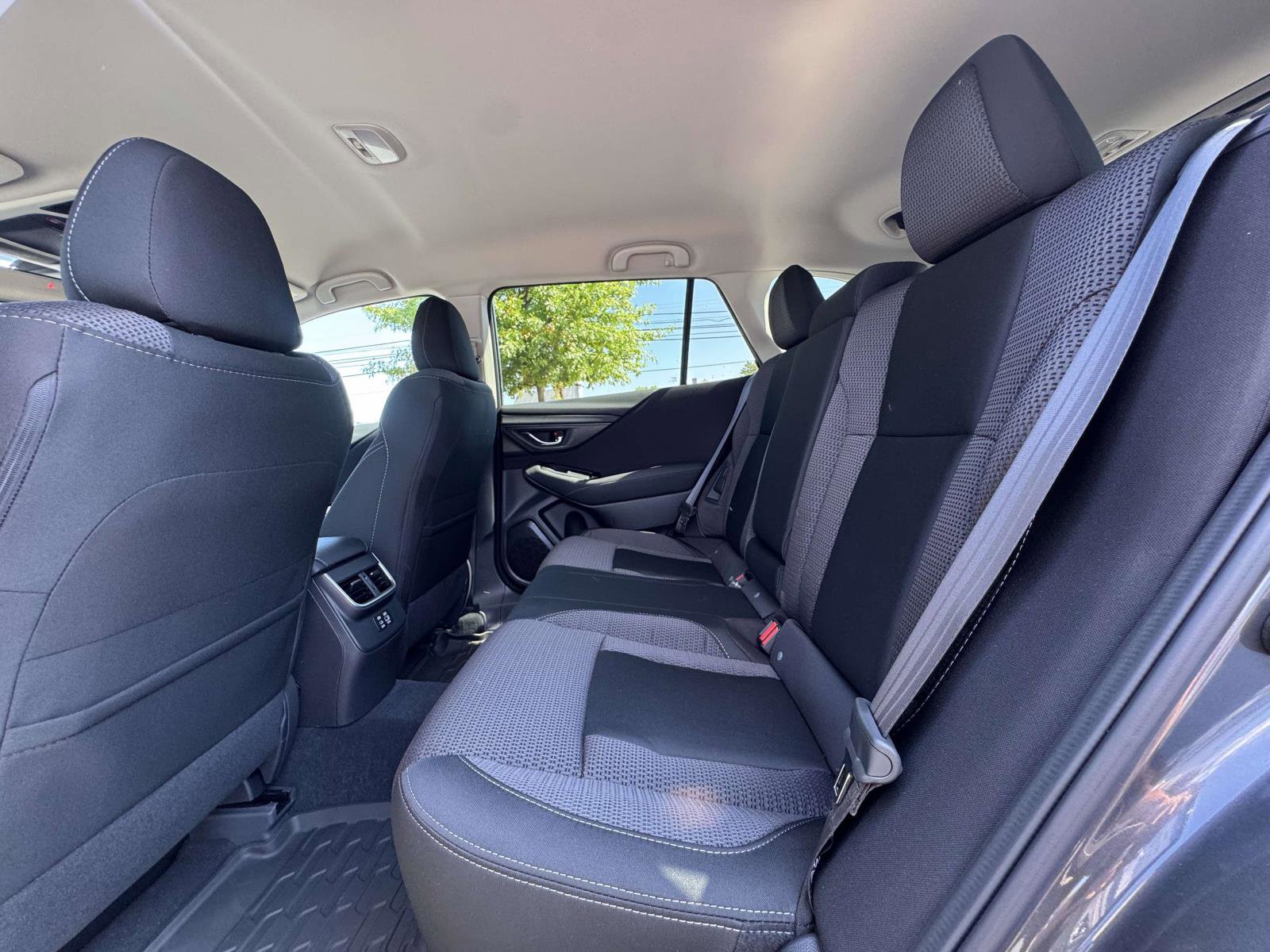 2025 Subaru Outback Premium photo 9