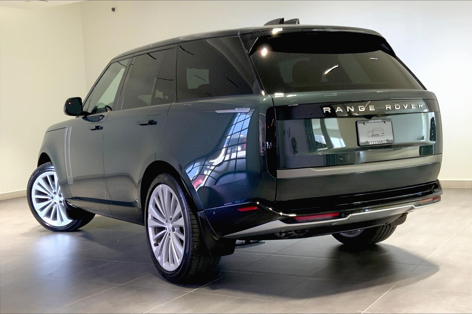 2025 Land Rover Range Rover SE photo 10