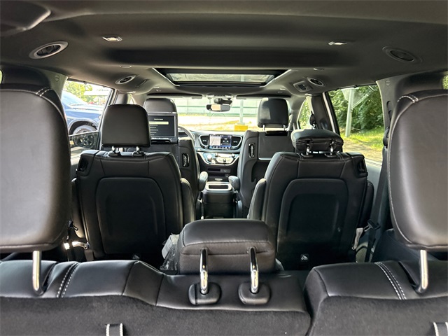 2026 Chrysler Pacifica photo 32