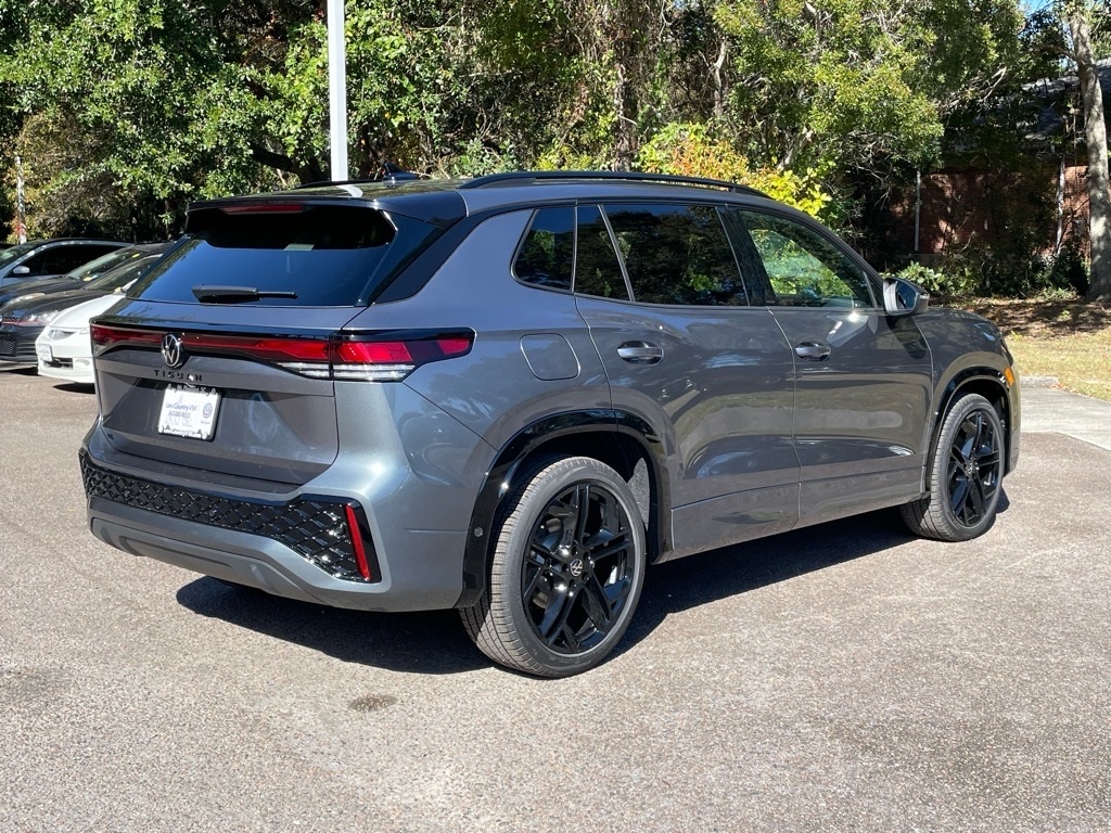 2026 Volkswagen Tiguan SE R-Line Black photo 3