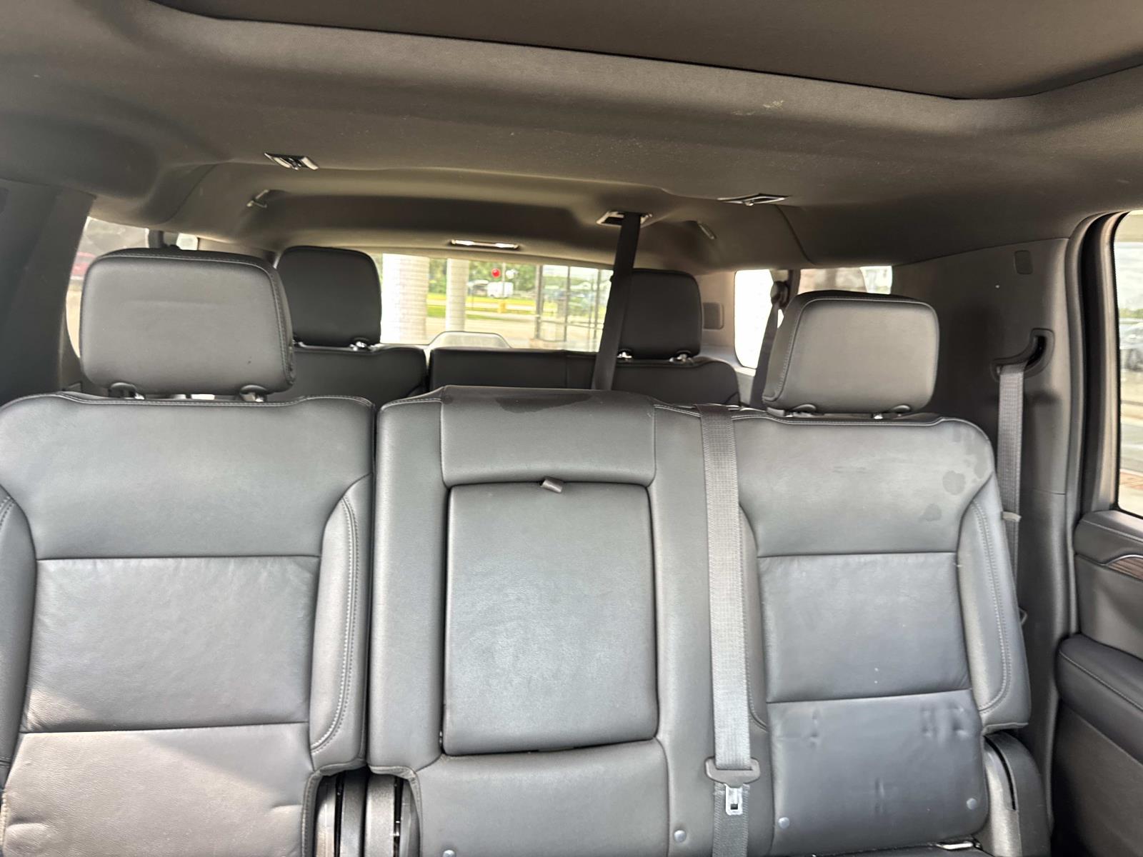 2021 Chevrolet Suburban LT photo 6