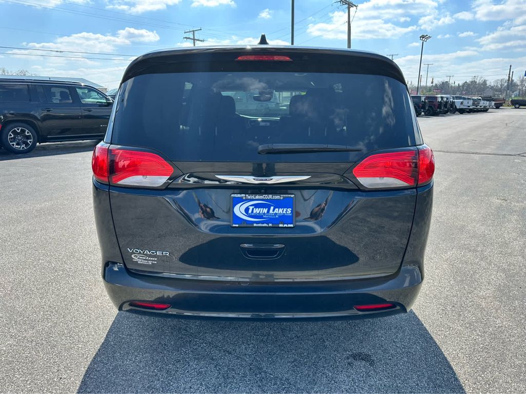 2023 Chrysler Voyager LX photo 7