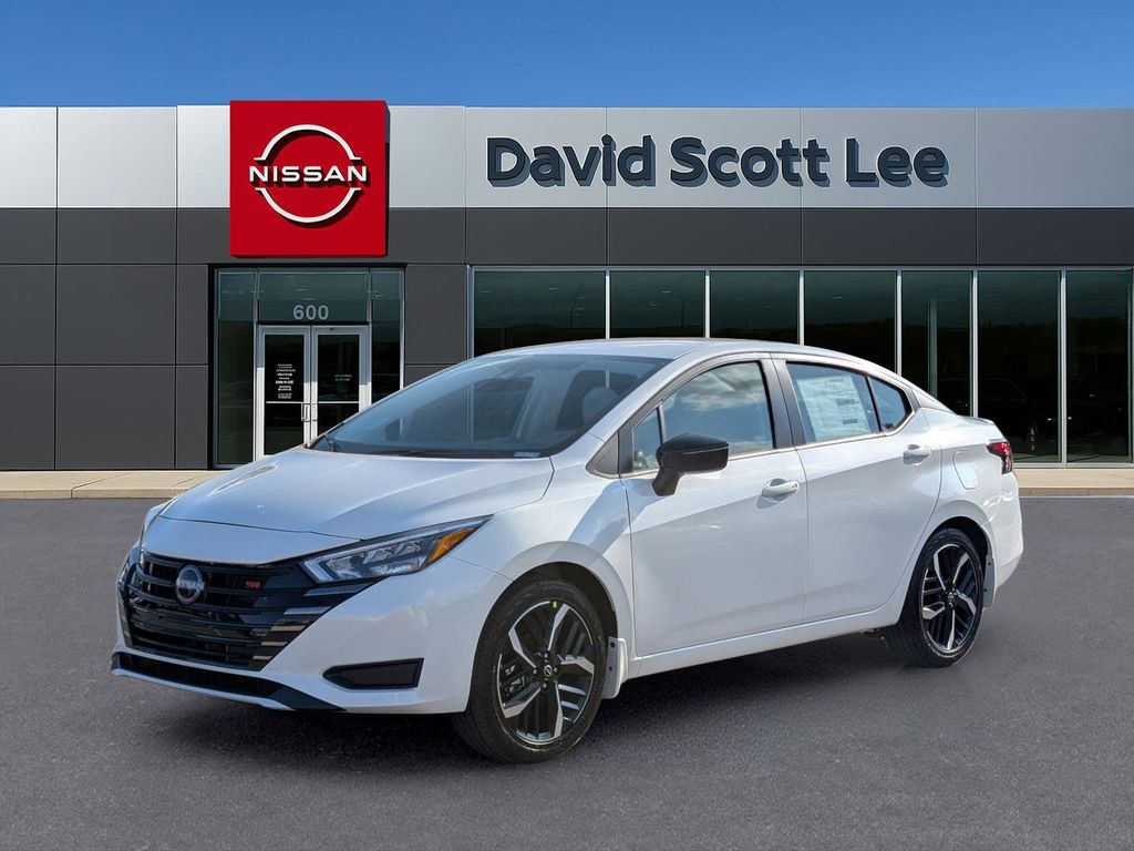 2025 Nissan Versa Sedan SR's photo