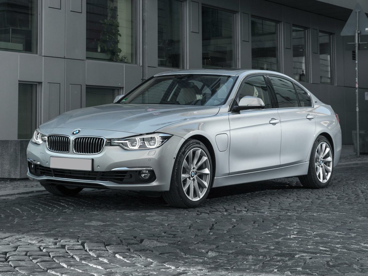 2016 BMW 3 Series 330e's photo