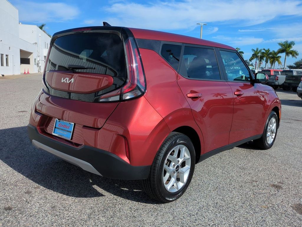 2024 Kia Soul LX photo 4